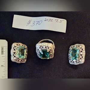 Elegant Silver and Green Gemstone Ring